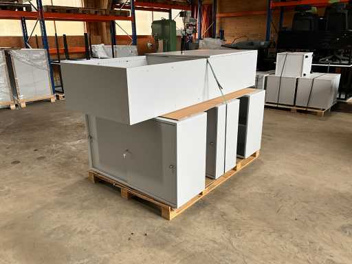 Schiebetürenschrank und Kasten