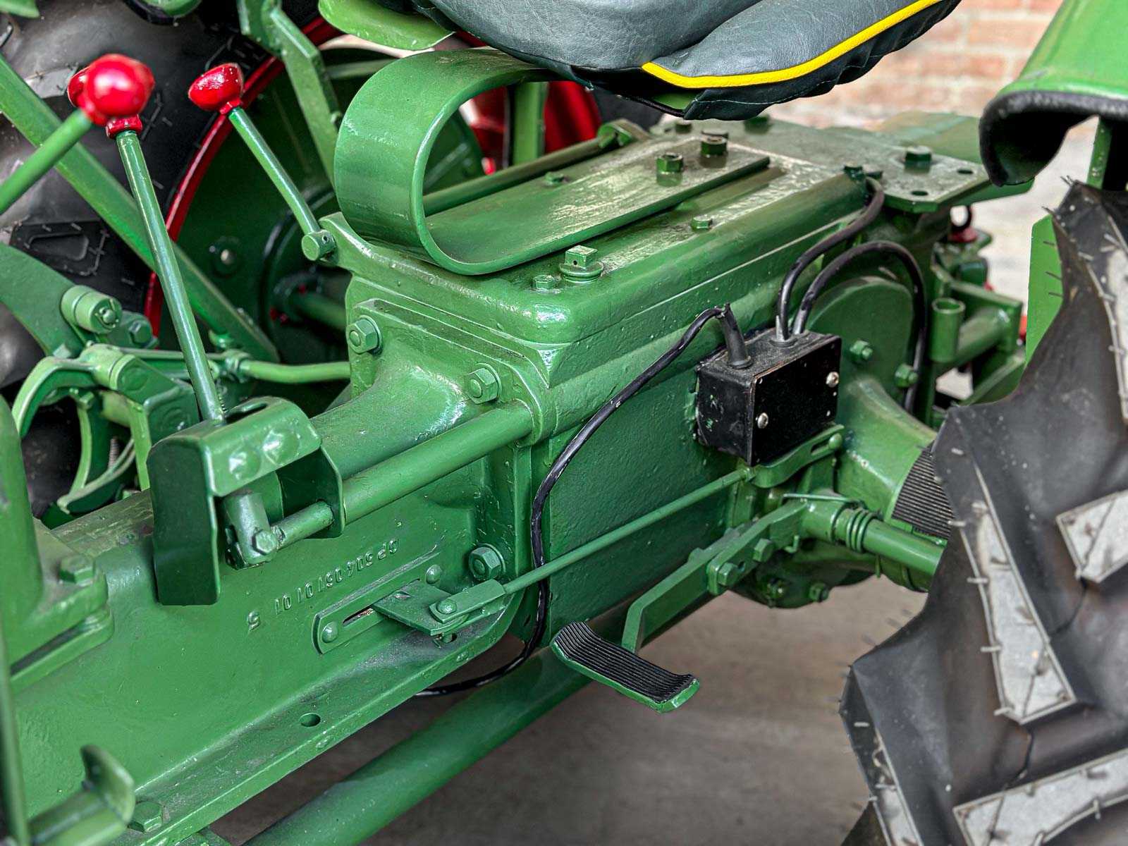 Holder 1955 1-Cilinder Oldtimer Tractor + Originele Melkwagen, TRH-44-X