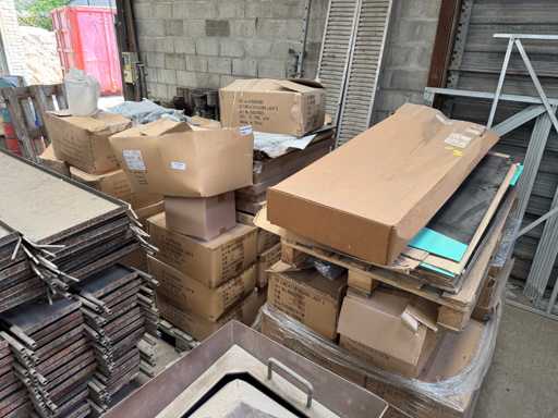 palettes d’articles publicitaires pour bière - Autres (2x)