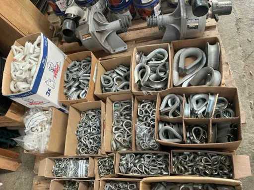 Série de bas en fil d’acier