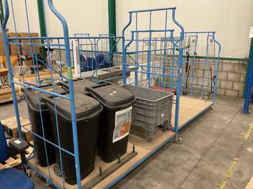 Partia wózków meblowych i pojemników na rolki, 11 części