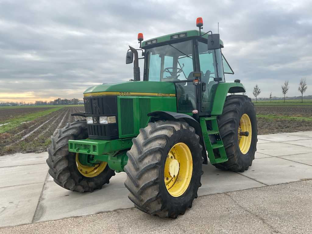 1996 John Deere 7700 Trattore agricolo a quattro ruote motrici