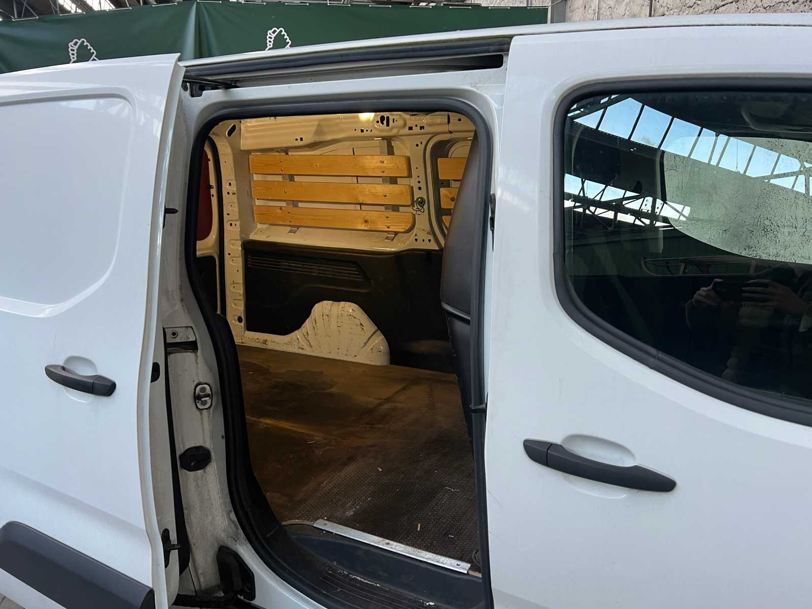 Peugeot  Partner 1.5 Bl.HDI Prem Long 102 pk 2020 (Origineel-NL+1e eigenaar), VFD-52-J