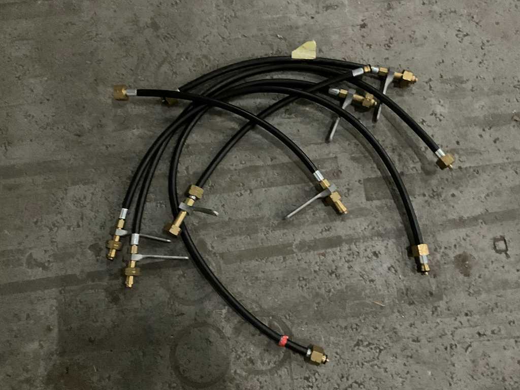 Hydraulic hose with couplings (6x)