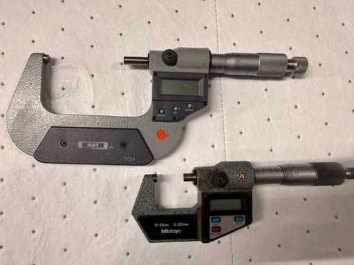 digitale Bügelmikrometer (Mitutoyo + MMT) (2x)