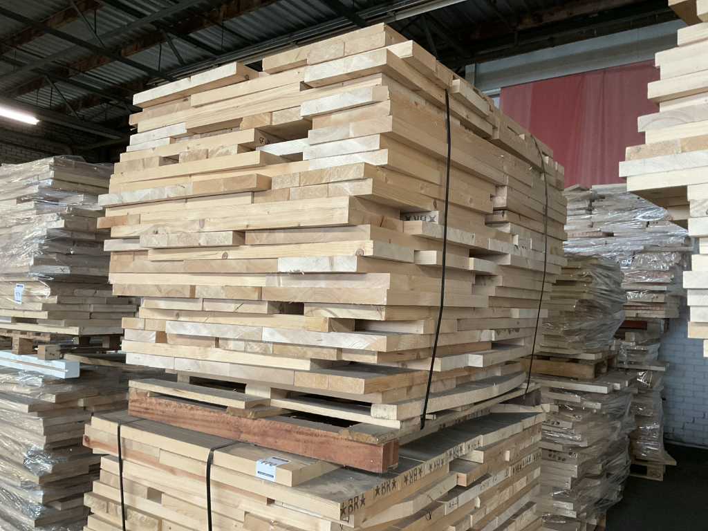 Lot de lemn de molid diferit