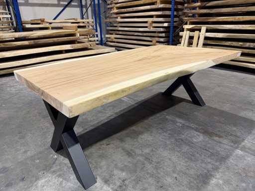 Suar boomstamtafel 220 cm.