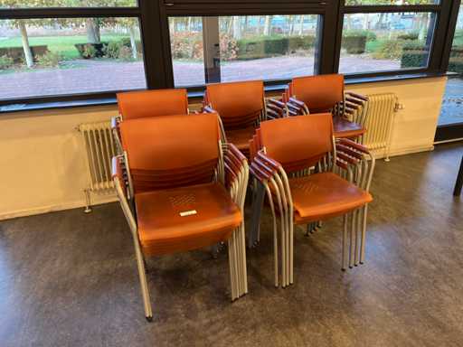 Lote de sillas de cantina (28x)