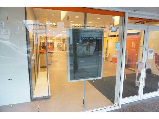 Monitor im Holzrahmen anzeigen