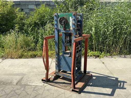 Werkplaats hydraulische pers met mandbak
