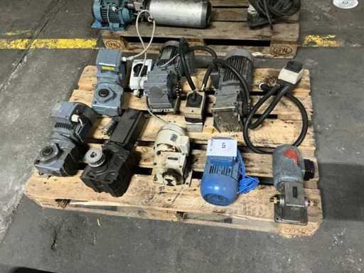 Various electric motors (8x)