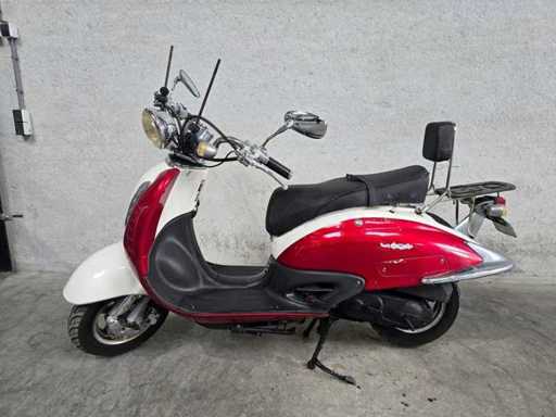 AGM - Snorscooter - Retro - 4T 25km uitvoering Brommer f811rz