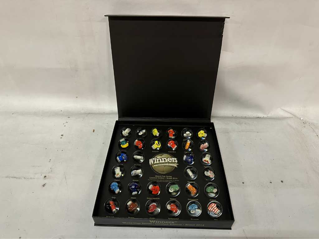 Football World Cup collector's item (display with 32 marbles) (7x)