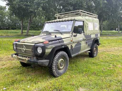 Pojazd wojskowy Mercedes klasy G z 2003 roku