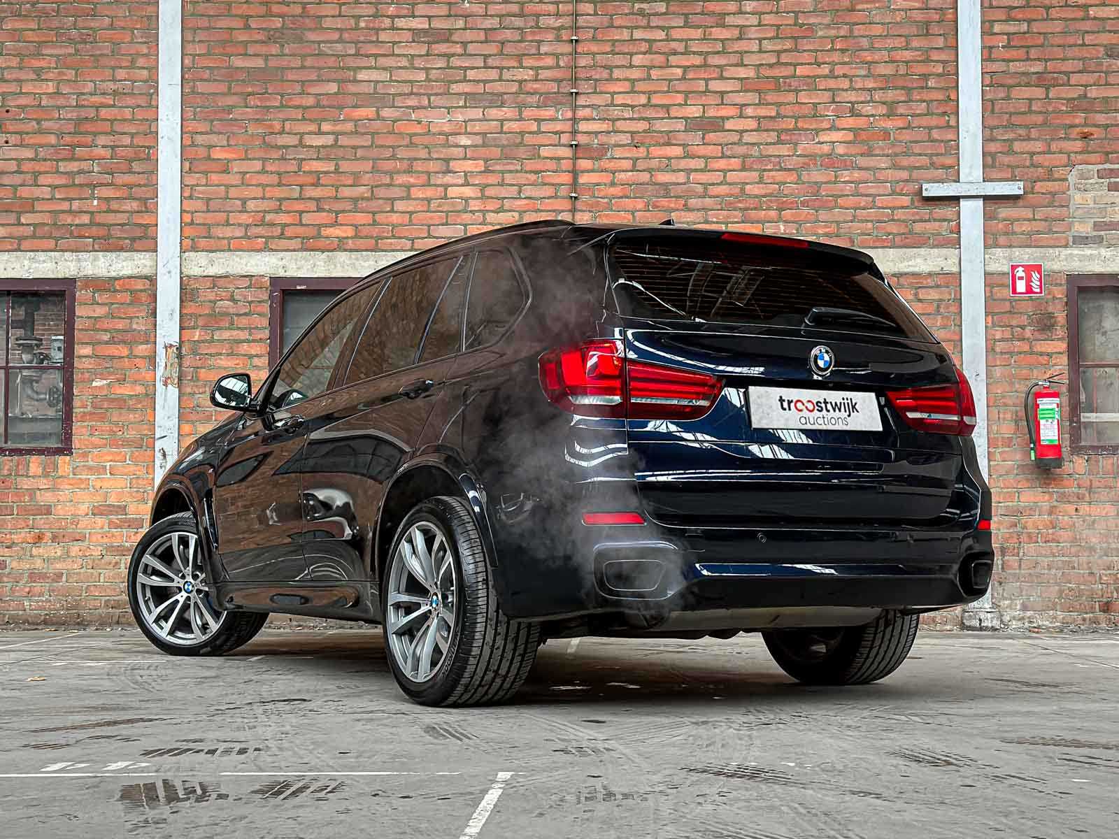 BMW X5 xDrive50i High Executive 4.4 V8 449pk 2016 (Origineel-NL), KP-686-H