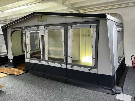 Cort cu copertină Brand Tafira 240 (877-897 cm)