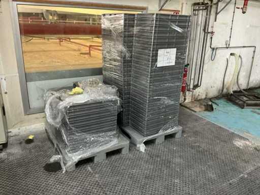 Stackable crates (90x)