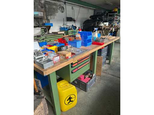 Workbench with drawer hole - Workbenches