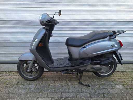 Sym Fiddle 45 km bromscooter 4takt