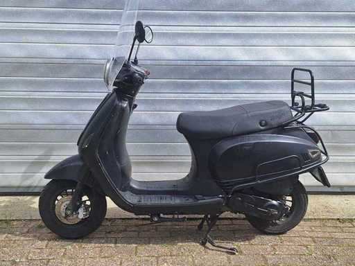 Agm VX50 Riva 25 km snorscooter 4takt