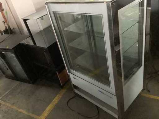 Isa - Tour Crystol - Vitrine de pâtisseries