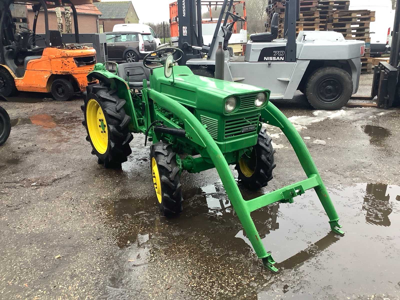 Zen-noh Four-wheel drive farm tractor