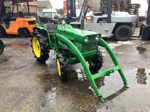 Tractor agricol Zen-noh cu tracțiune integrală