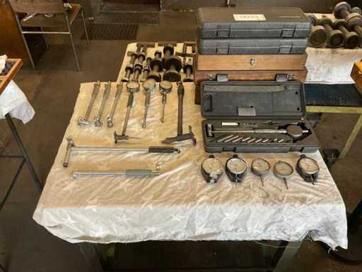 Assortiment d’instruments de mesure de précision internes