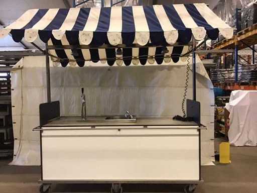 Bancarella con rubinetto per birra