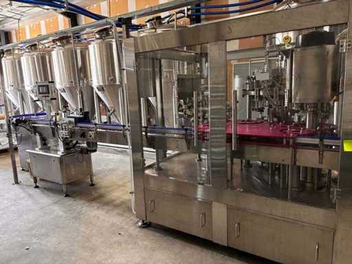 Isobar - 2024 - Bottelmachine met labelmachine