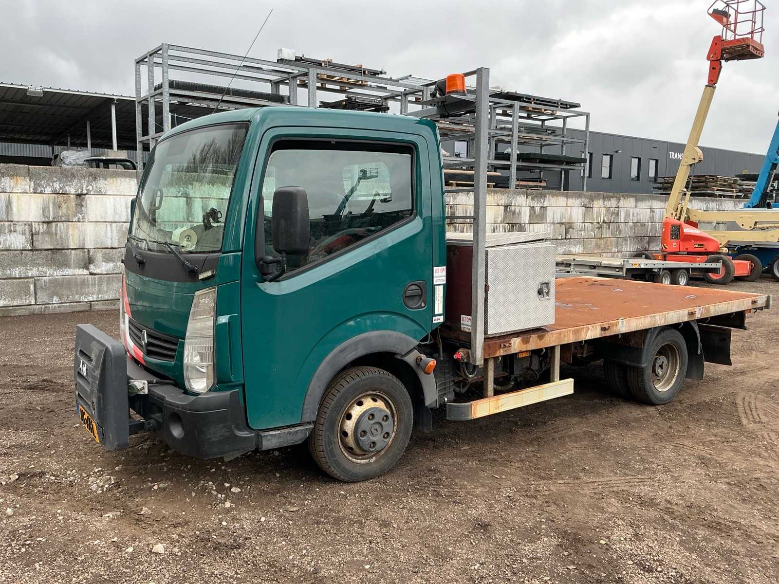 Samochód dostawczy Renault Maxity z 2013 roku