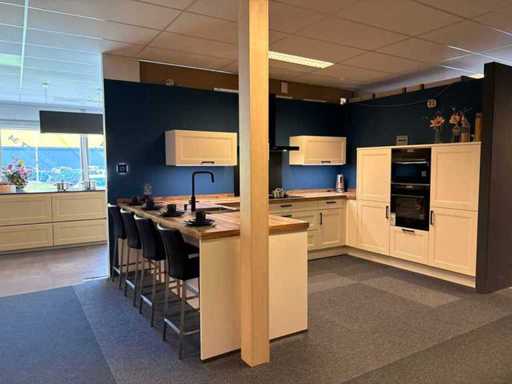 Nolte – kuchnia w salonie z urządzeniami Electrolux/AEG