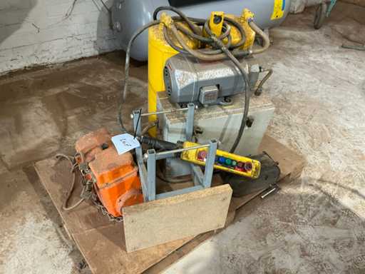 HITACHI Electric Chain Hoist