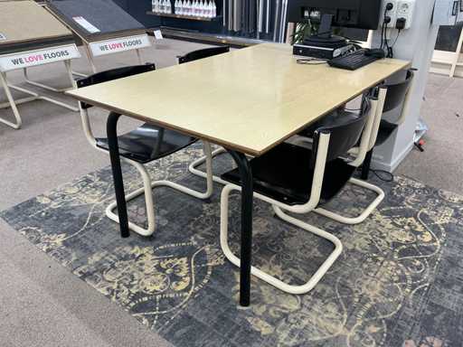 Kantinetafel met 4 stoelen