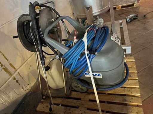 ECOlab - Foam system for container cleaning