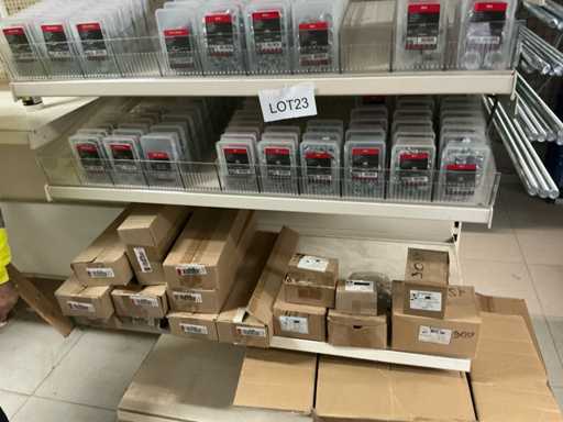 Noci di Fabory e dadi, esagono, filtée di tigre, rondella e raccoglifoglie. Bulloni, dadi e rondelle