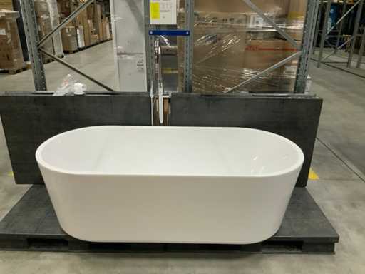 Wolnostojąca wanna 180 x 90 cm z wolnostojącym kranem Ben