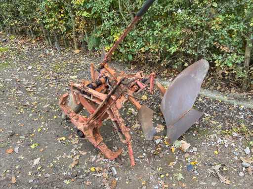 P?ug obracalny Goudland