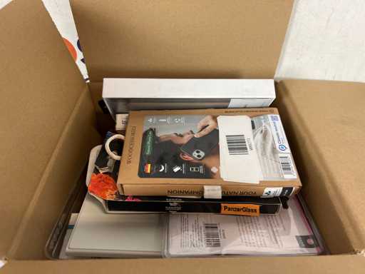 Batch of phone accessories and accessories