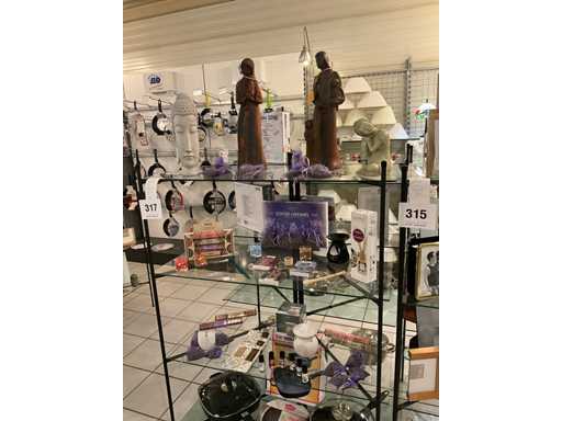 Ceramic sculpture (4x) and fragrance sticks and candles...