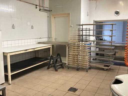 Tavoli, rastrelliere e scaffali (7 volte)