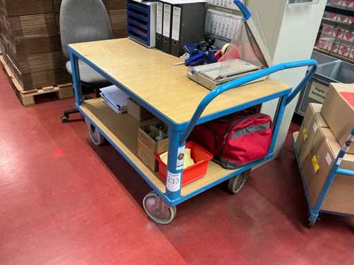 Chariot à étagères