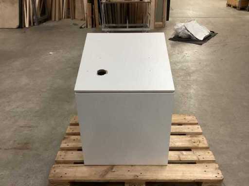 Display Sockel TV 75“ weiß