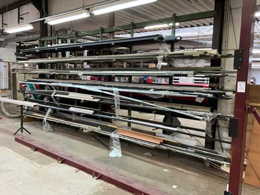 Lote de varios perfiles y herrajes para puertas