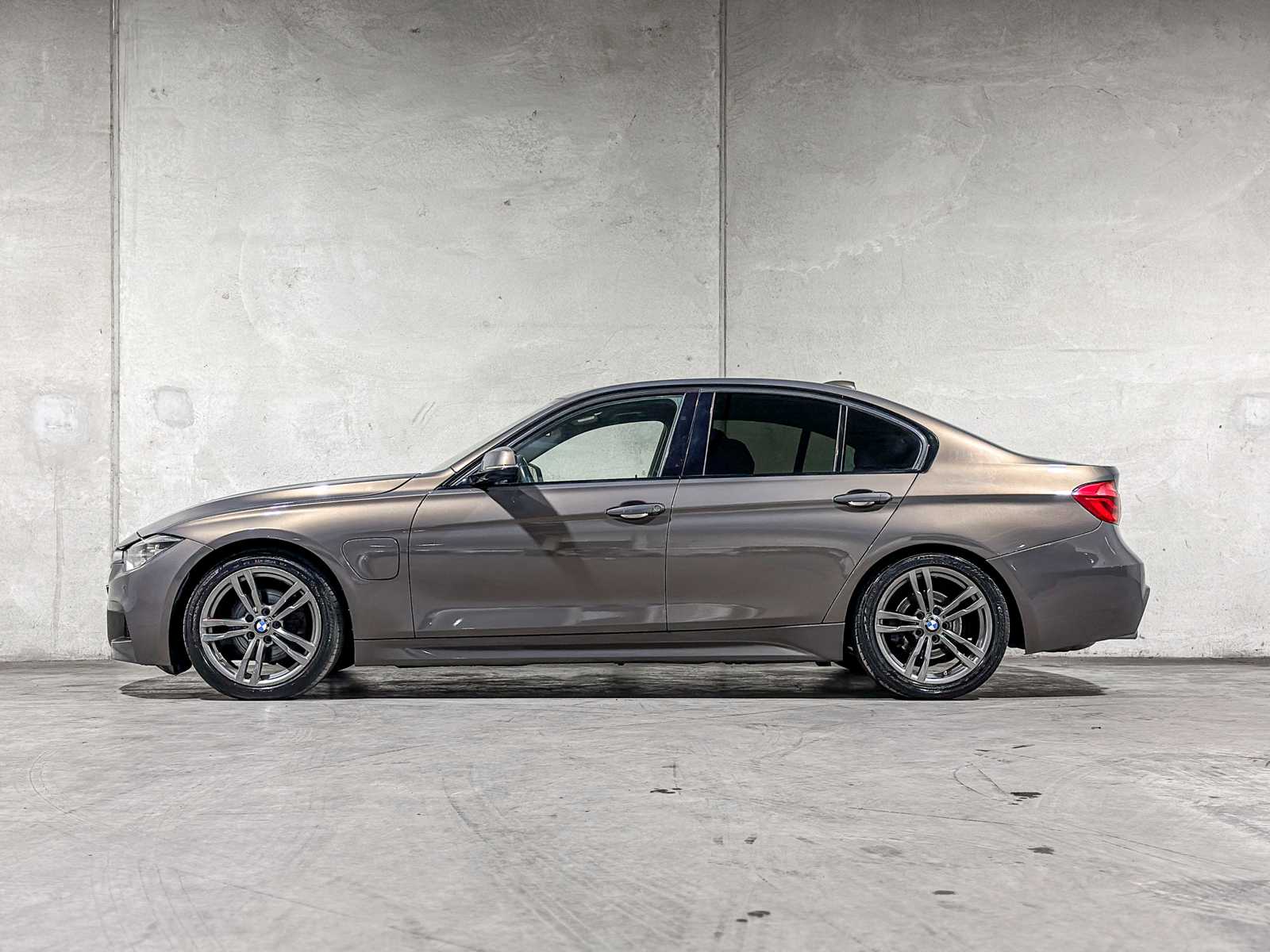 BMW 330e M-Sport F30 184hp 2016 3 Series, JX-127-V
