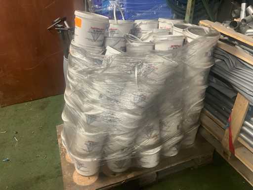 De-icing salt approximately 75 pieces