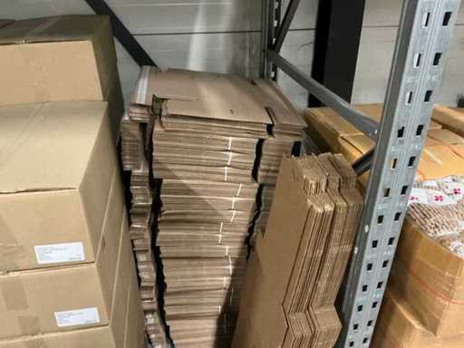 Charge verschiedener Versandkartons (423x)