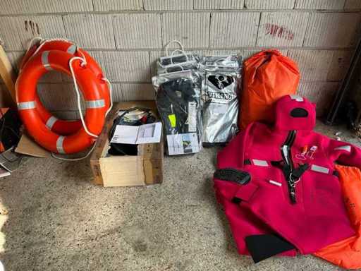 Kamizelki ratunkowe Viking SOLAS (6x), w tym zestaw Spasciani do oddychania i kombinezon immersyjny (2x)