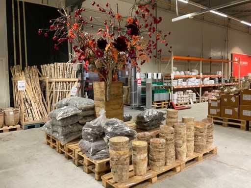 Pine cones, birch bowls and decoration on column