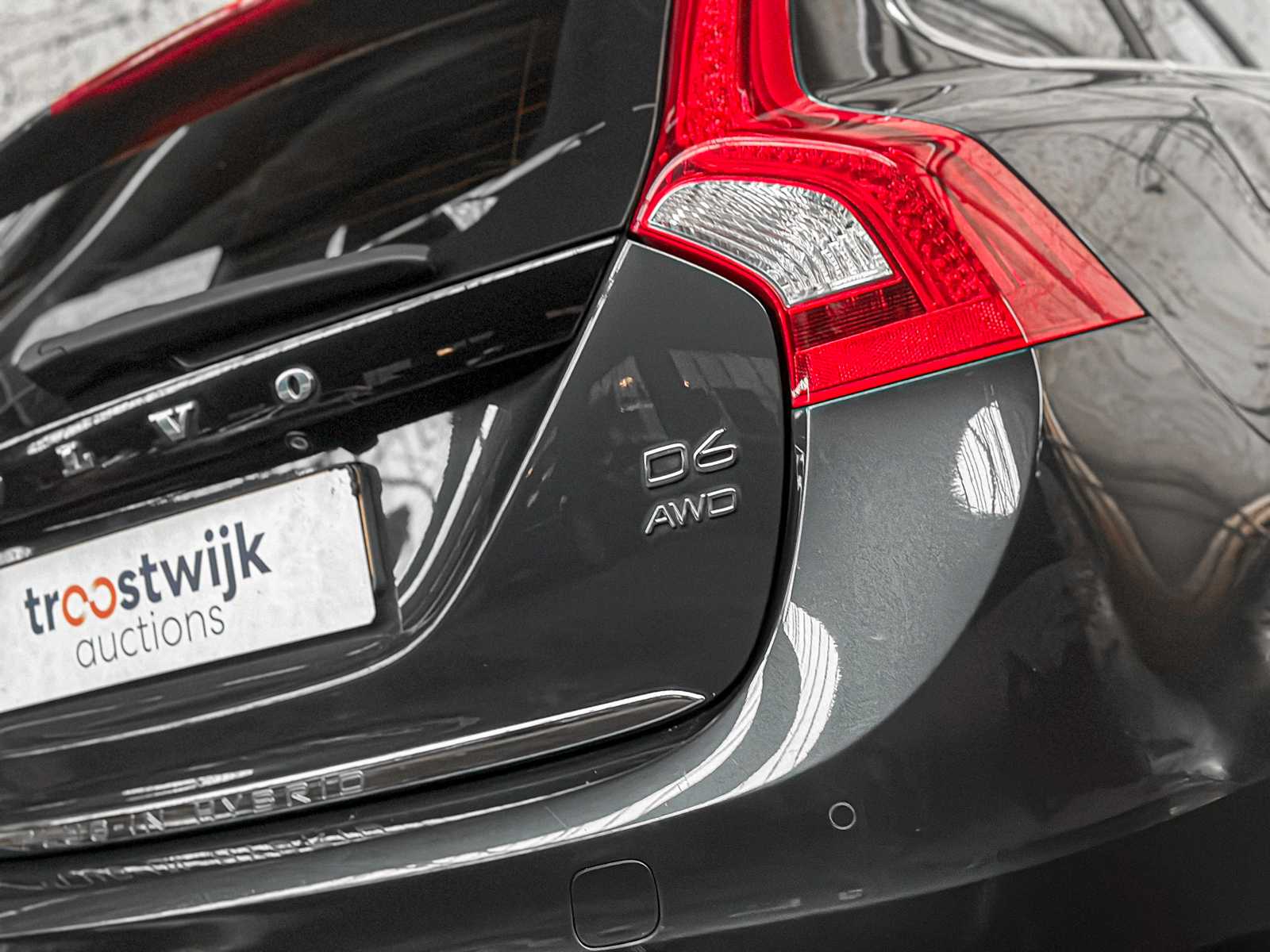 Volvo V60 2.4 D6 AWD Pl.i Sum. 215pk 2014, 3-TLD-47